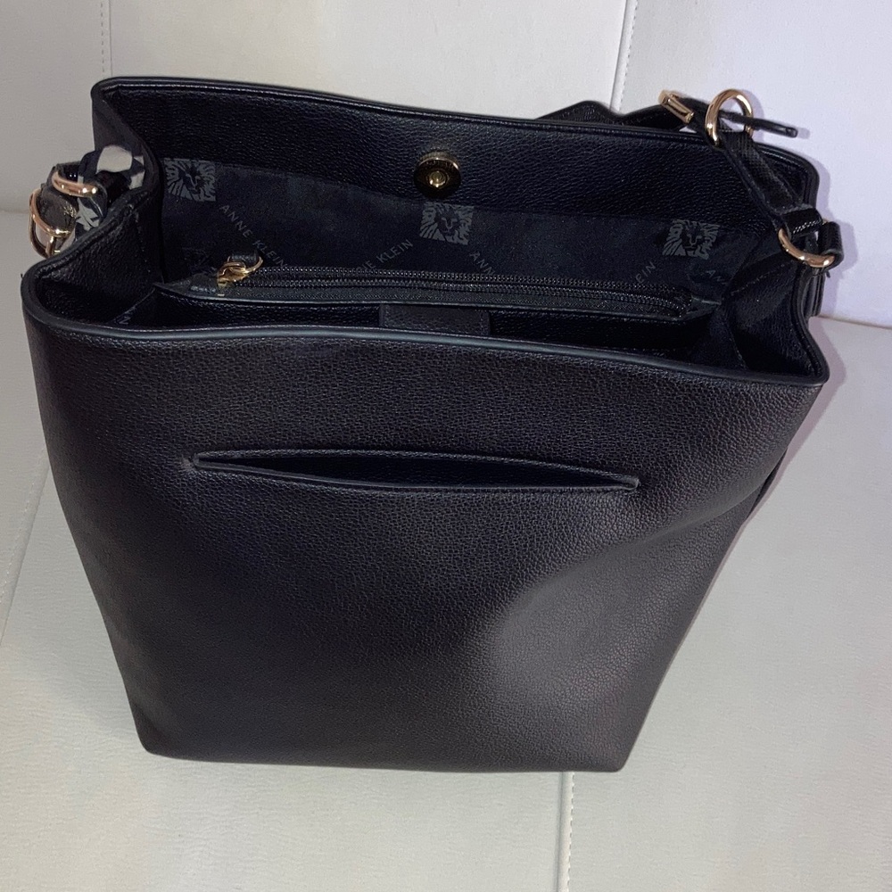Black Women's Shoulder Bag - Picture 3 of 4